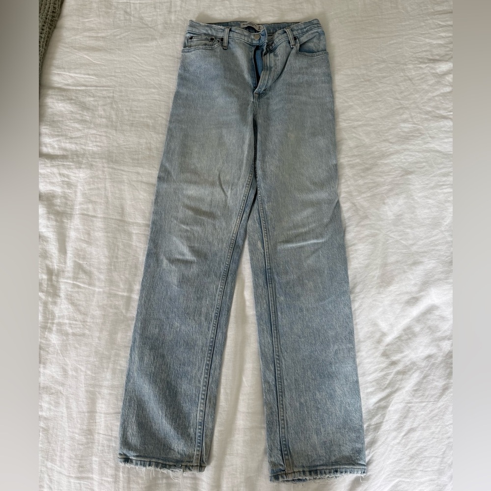 Abercrombie & Fitch Ultra High Rise 90s Straight Leg Jeans - Light Wash